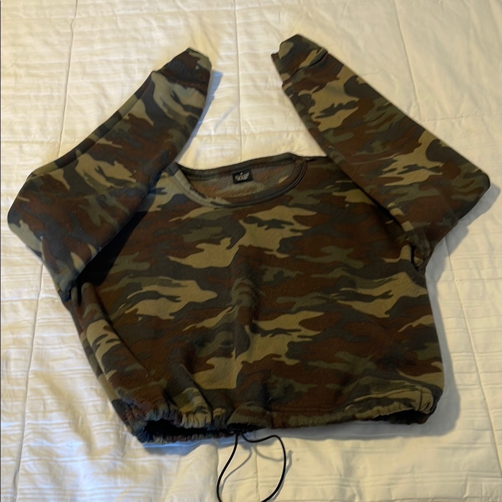 Camouflage Cropped Sweatshirt